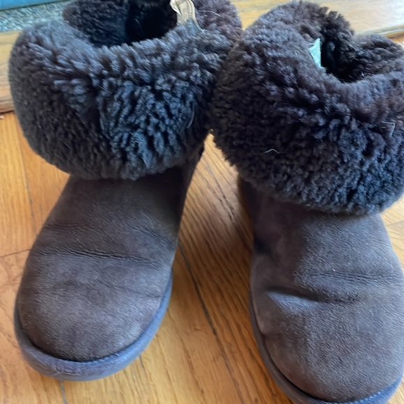 Dark Brown Bailey Uggs - size 9 - Picture 2 of 6